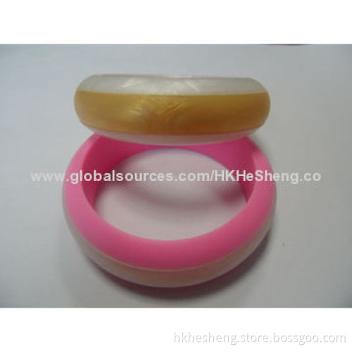 2014 Charming Food-grade Silicone Bracelets, Nontoxic and BPA-free